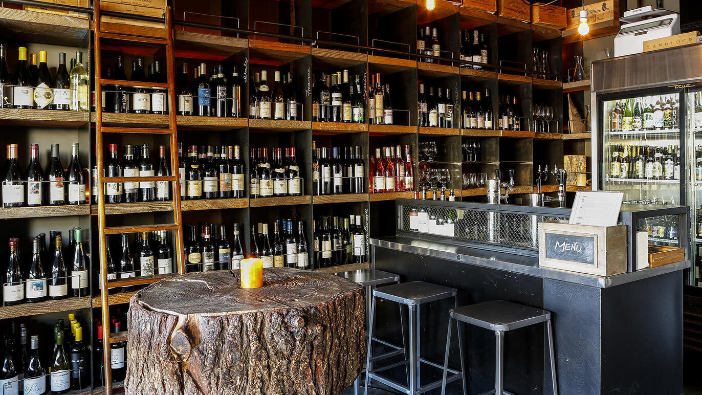 Venice Beach Wines Interior